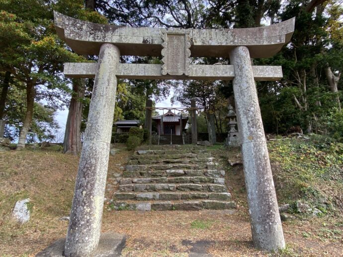 新城神社の鳥居