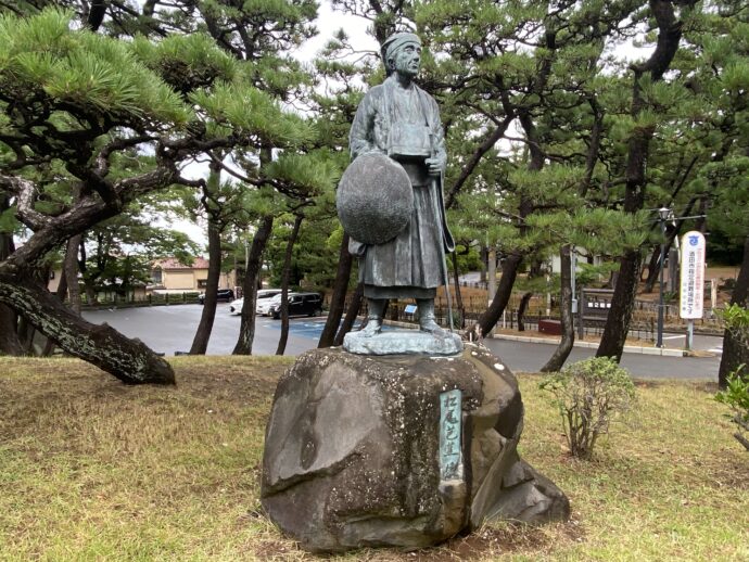 日和山公園の松尾芭蕉の銅像