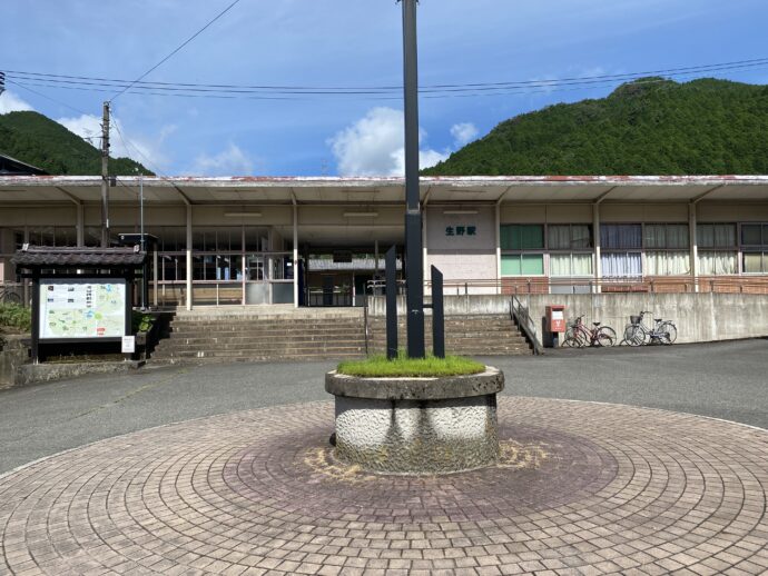 生野駅前