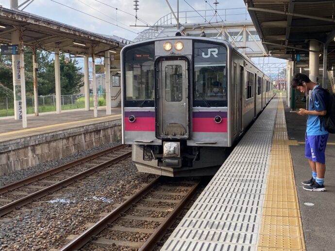 象潟駅に入線した電車