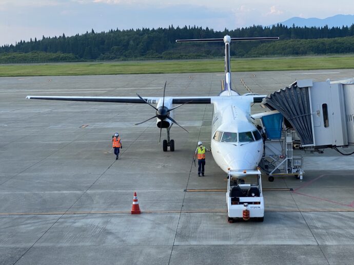 秋田空港の飛行機