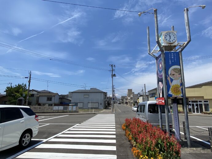 象潟駅まえの道路