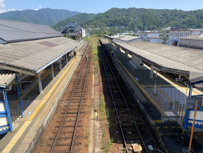 紀伊長島駅の線路