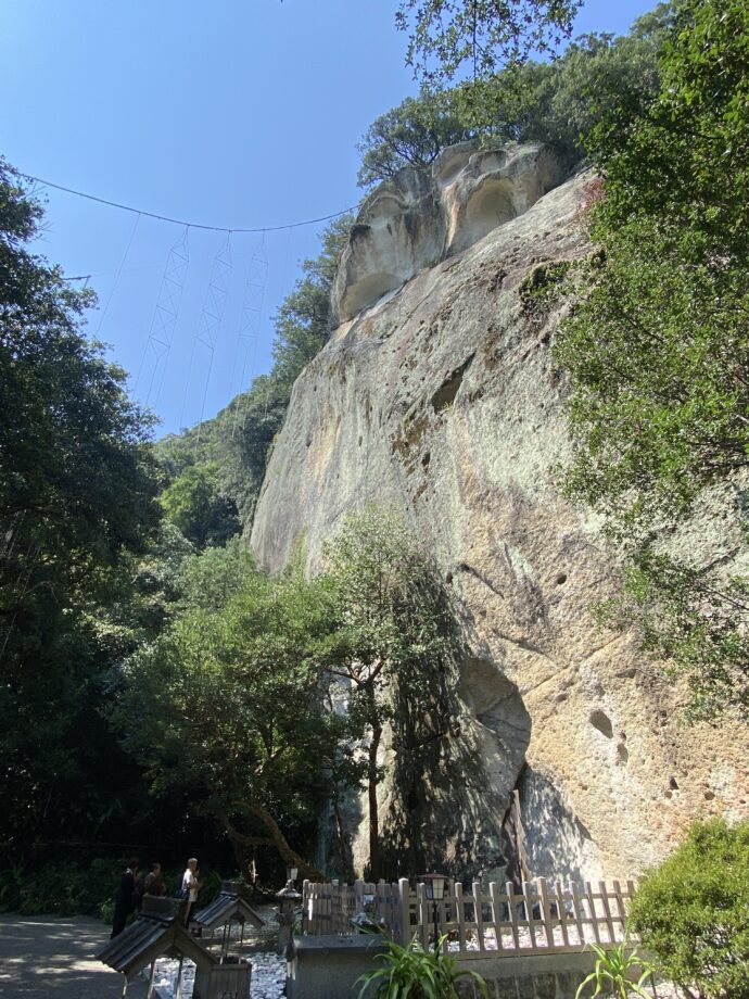 花窟神社の御神体