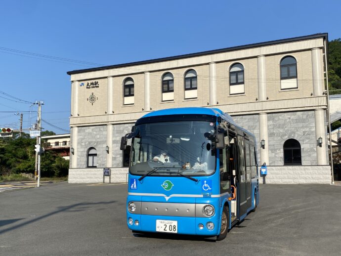 停車中の「コミュニティバス