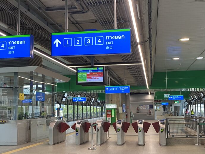 Ratchaprarop駅の改札