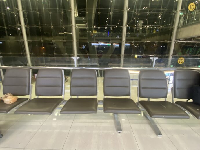 スワンナプーム空港のベンチ