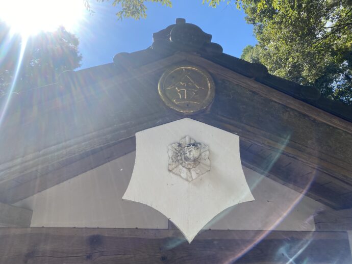 金比羅神社の破風