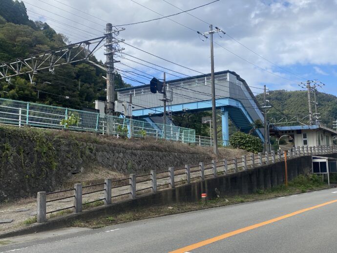 JR玄武洞駅への道