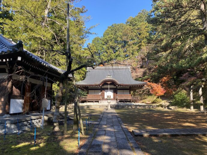 弘川寺の境内