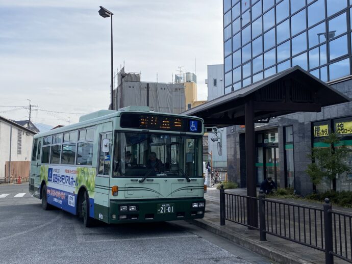 富田林駅前に到着した金剛バス