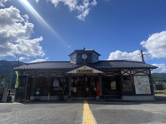 美作加茂駅の駅舎