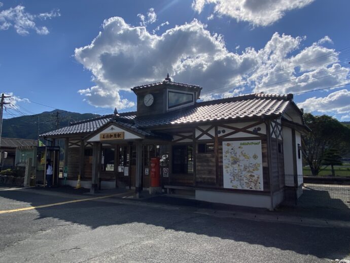 美作加茂駅の駅舎