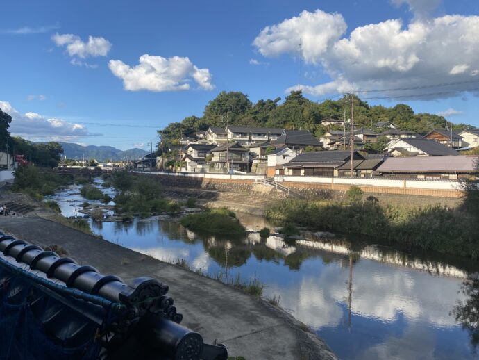 宮川沿いの道