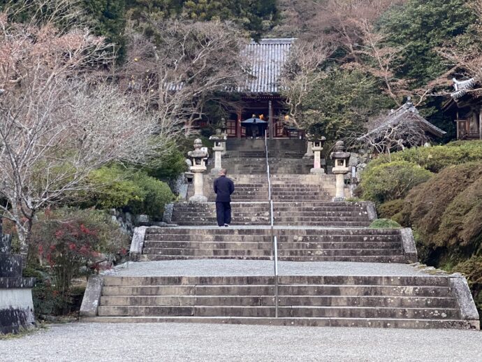 金堂への階段