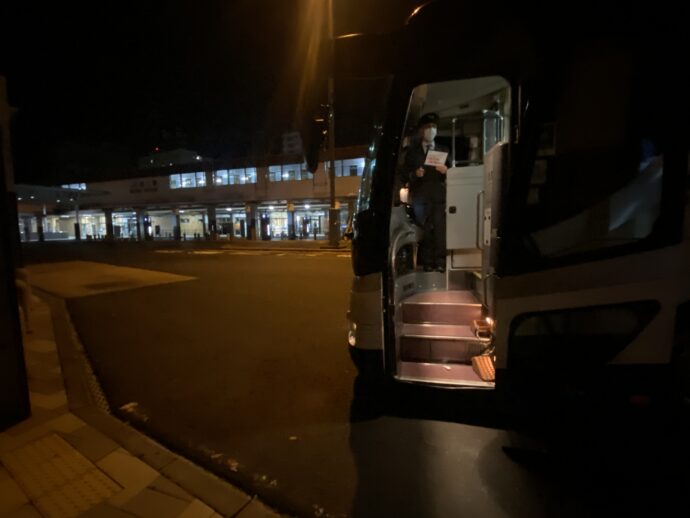 松江駅に到着したバス