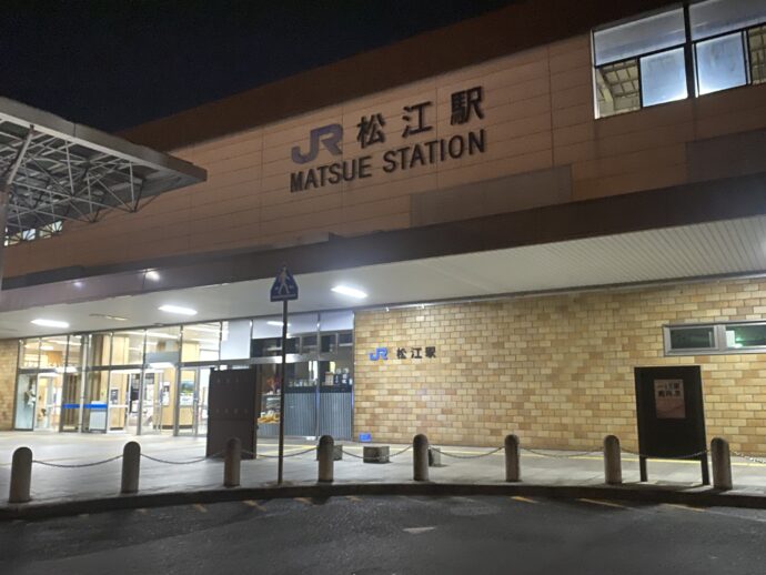 早朝の松江駅