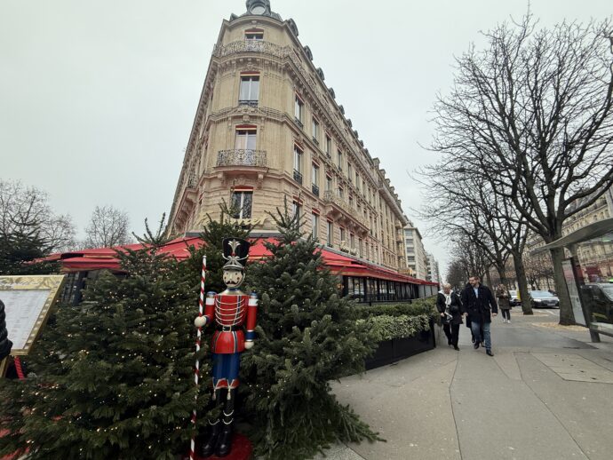 レストラン警備中の兵隊さんおもちゃ