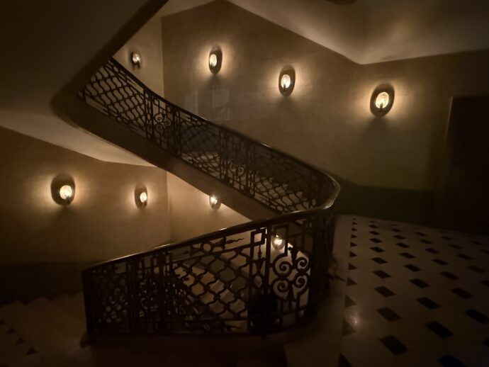 ライトアップされた階段