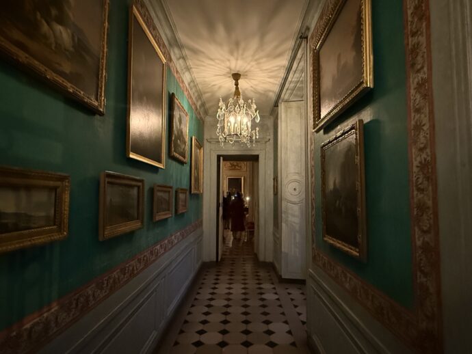 オテル・ドゥ・ラ・マリーヌ館内