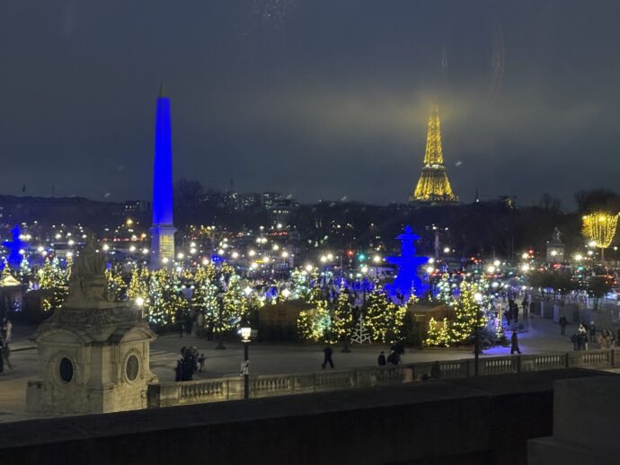 窓から見えるコンコルド広場