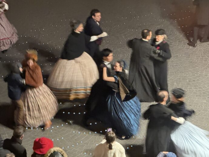 ダンスをする人々