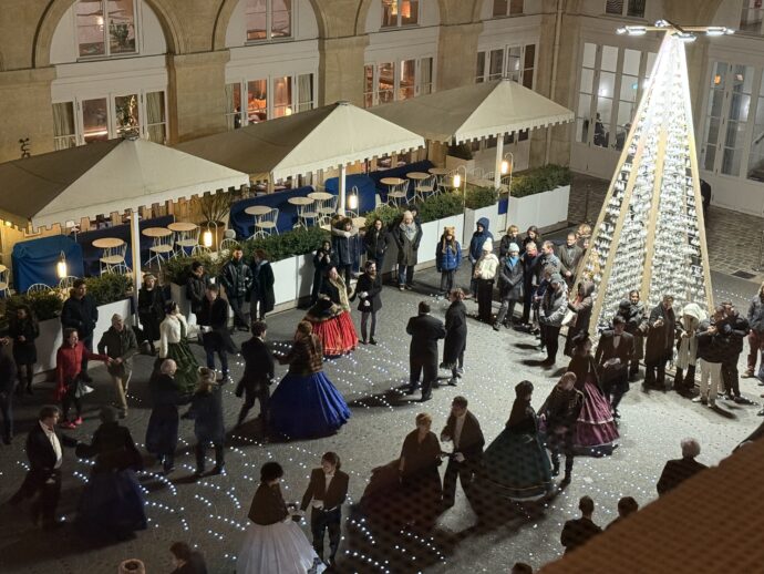 ダンスをする人々