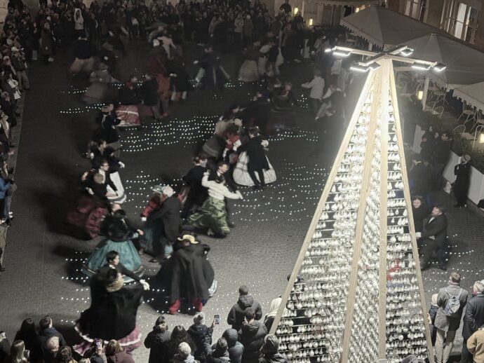 ダンスをする人々