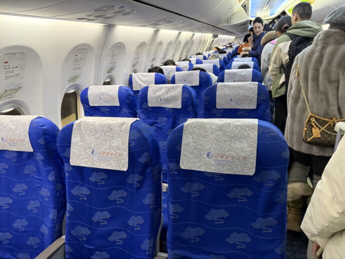山東航空の機内