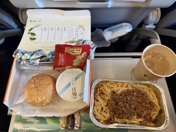 山東航空機内食事