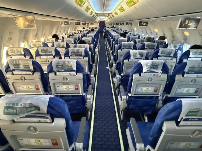 ガラガラの機内