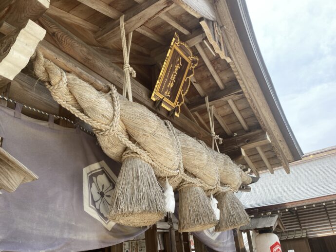 八重垣神社拝殿の大しめ縄