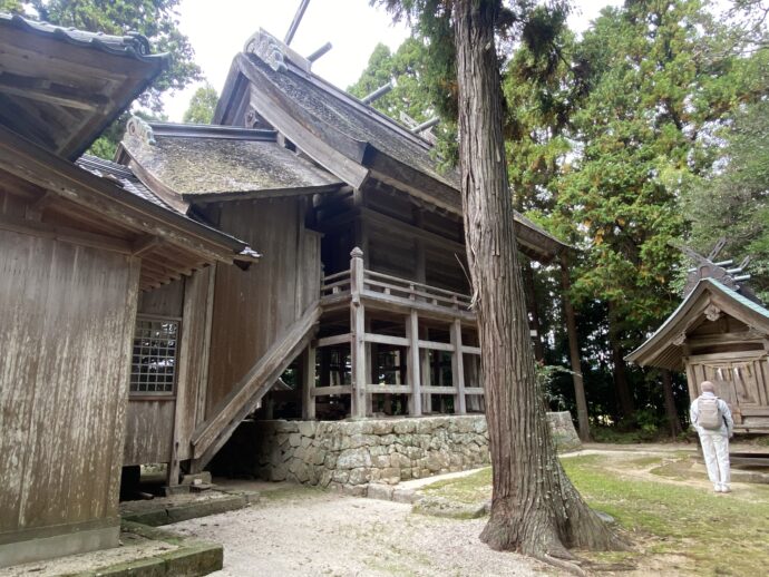 六所神社の本殿
