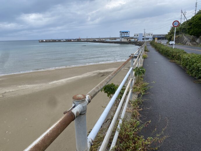 稲佐の浜沿いの道