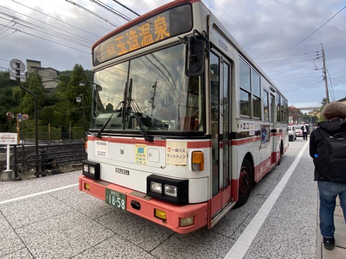 姫新広場に到着したバス