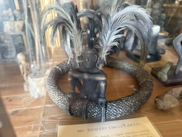 コルディレラ彫刻博物館２階の展示品