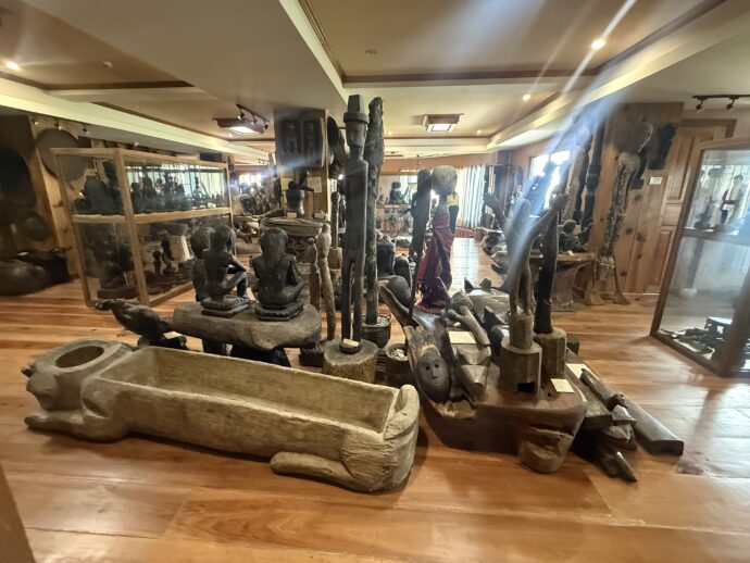 コルディレラ彫刻博物館２階の展示品