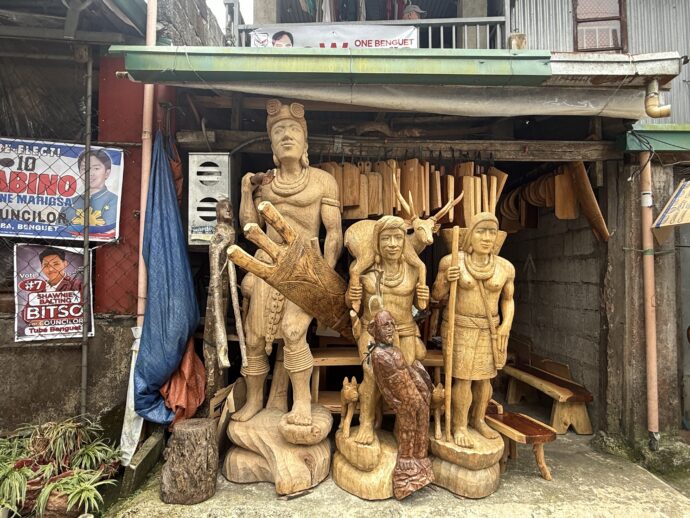 木彫りの美術作品