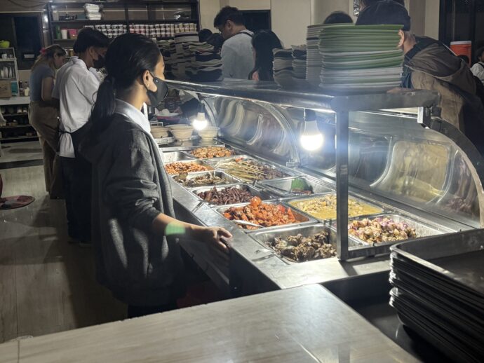 サービスエリアの食堂