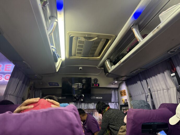 CODA Linesバスの車内