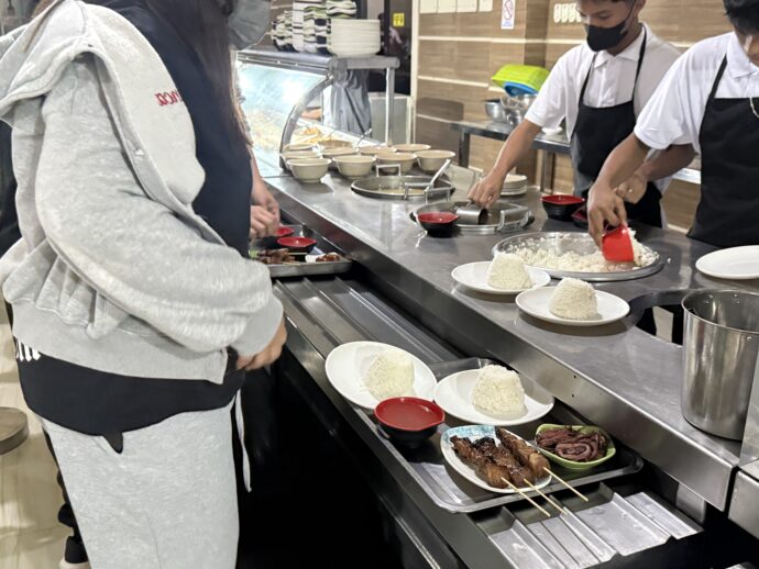 サービスエリアの食堂
