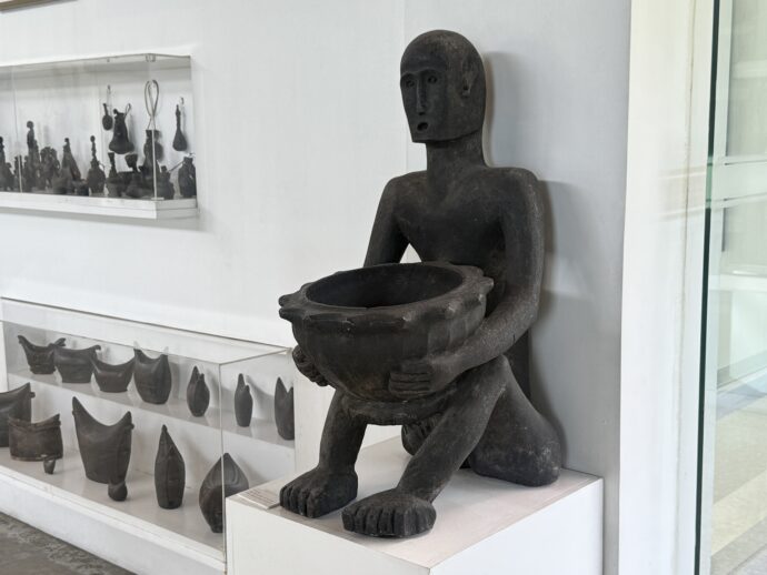 Cordillera Galleryの美術品