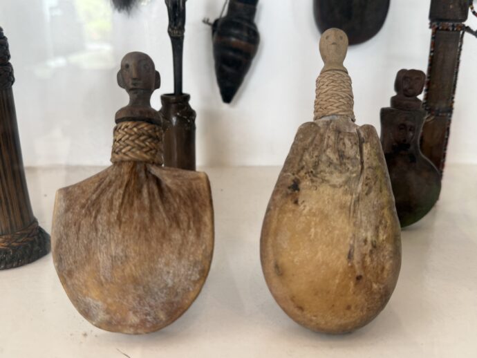 Cordillera Galleryの美術品