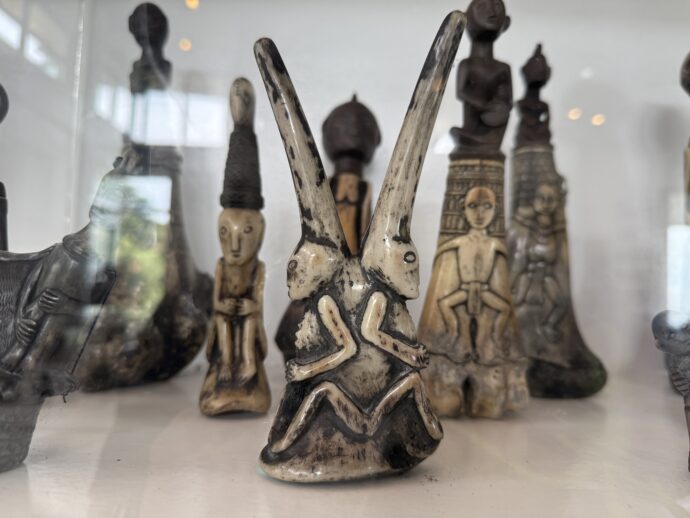 Cordillera Galleryの美術品