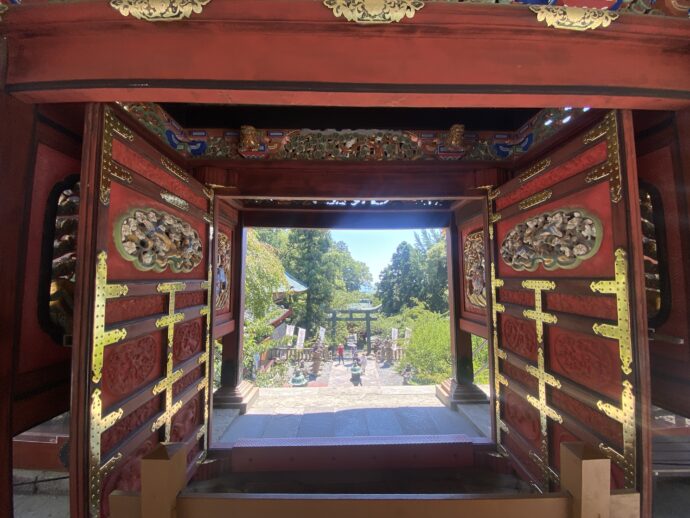 豪華絢爛な門