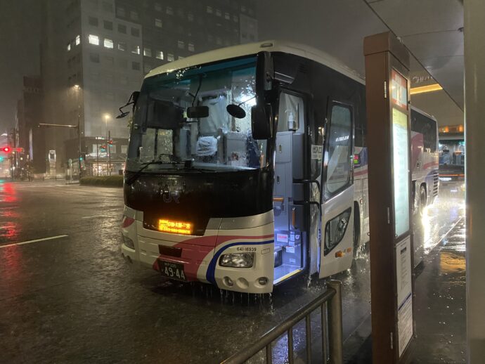 静岡駅に到着した高速バス