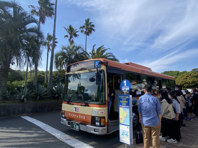 伊豆海洋公園に到着したバス