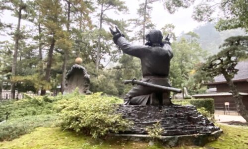 出雲大社オオクニヌシノミコトの像