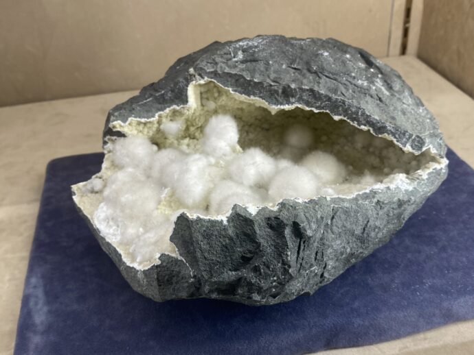 オケン石　Okenite