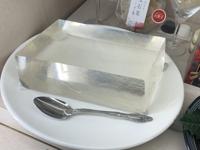 寒天みたいな石